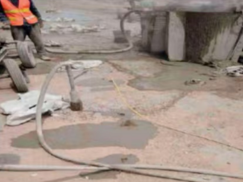 邕宁水泥混凝土路面板底注浆技术 路面脱空注浆整治方案