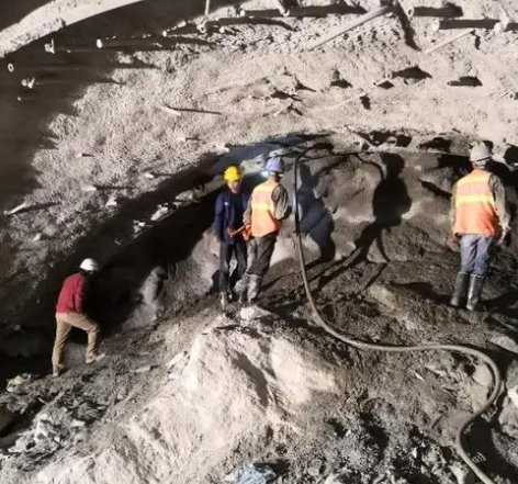 邕宁拱顶带模注浆料的施工流程及注意事项